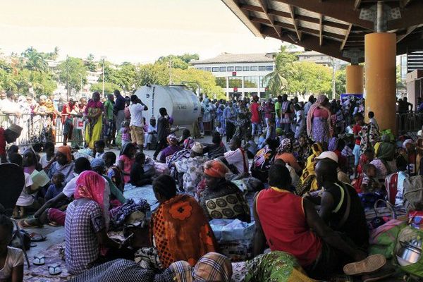 Comoriens expulsés des villages rassemblés Place de la république à Mamoudzou le 16 mai 2016