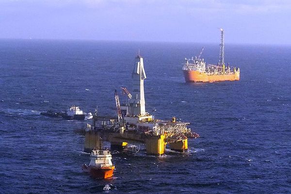 Le champ pétrolier Terra Nova se trouve à 350 kilomètres au sud-est de la côte de Terre-Neuve-et-Labrador. Découvert en 1984, ce gisement de pétrole a été le deuxième à être mis en valeur sur les Grands Bancs. La production a débuté en 2002. 