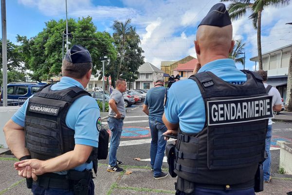 Ce lundi 17 avril, une opération conjointe a eu lieu avec gendarmes et policiers pour contrôler les points de vente d’alcool et les états d’ivresse sur la voie publique à Saint-Benoît.