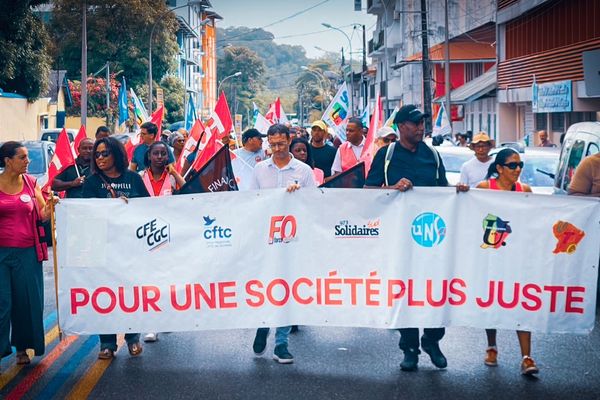 Grève dans la fonction publique, une manifestation à Cayenne, jeudi 5 décembre.