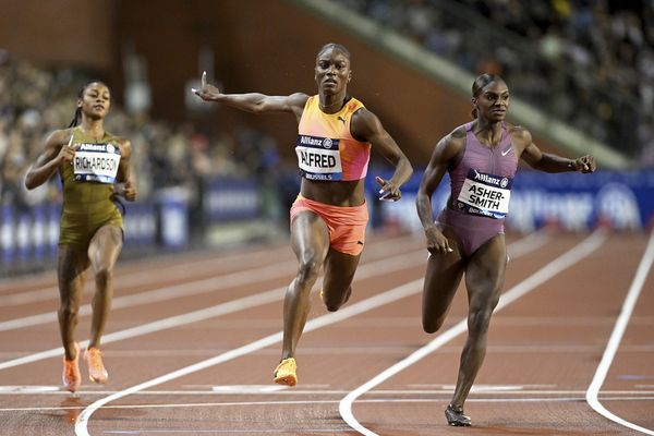 Julien Alfred, de Sainte-Lucie, franchit la ligne d'arrivée du 100 mètres féminin lors de la finale d'athlétisme de la "Ligue de diamant 2024" à Bruxelles, le 13 septembre 2024