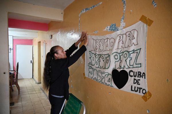 Liset Fonseca, mère de Roberto Pérez Fonseca, condamné à 10 ans de prison pour sa participation aux manifestations antigouvernementales de juillet 2021 à Cuba.