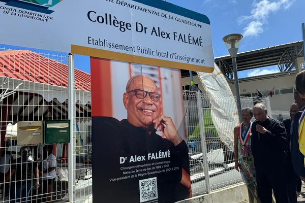 Le collège de Terre de Bas s’appelle désormais Dr Alex Falémé