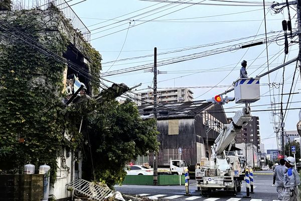 Une maison de la ville de Miyazaki endommagée après le séisme.