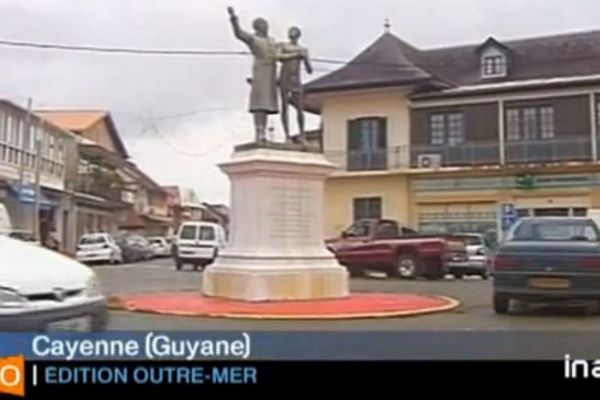 Statue de Victor Schoelcher à Cayenne dans un reportage de RFO en 2006