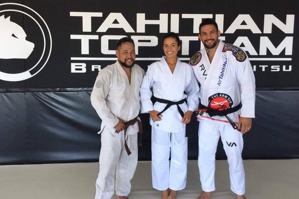 Entrainement de Jiu Jitsu pour les candidates à Miss Tahiti, avec Dany Gérard