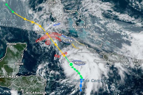 La trajectoire du cyclone Rafael