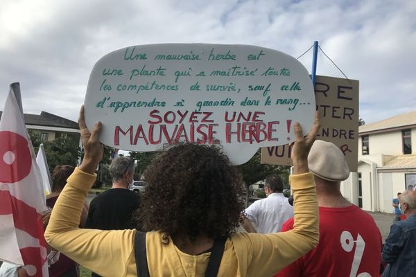 Rassemblement contre le racisme et les extrêmes droites à Champ-Fleuri