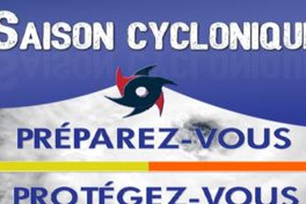 Il existe cinq phases de vigilance cyclonique. A chacune correspond une couleur.