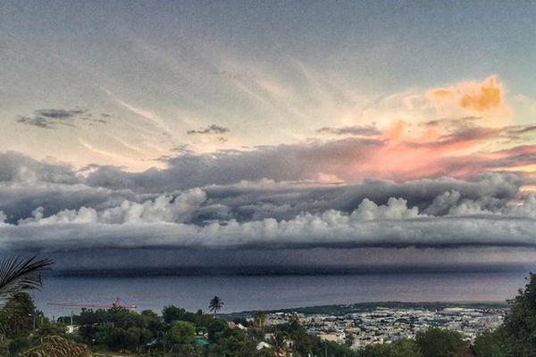 Ciel nuageux sur Saint-Denis 2 Janvier 2017