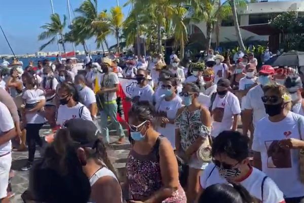 Environ 200 personnes, selon la police, ont marché à Papeete pour soutenir la famille Moke.