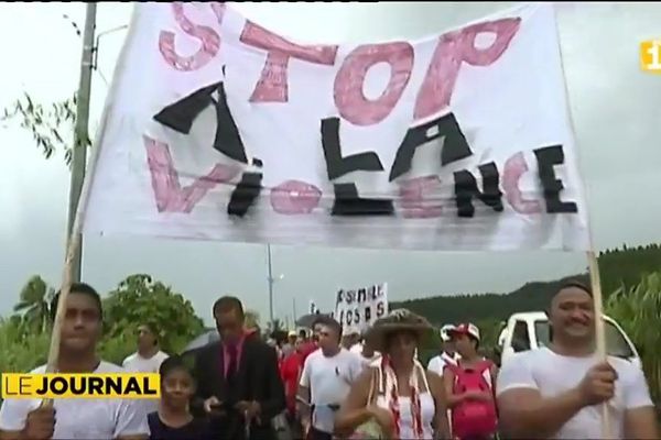 Marche blanche contre la violence à Papeari