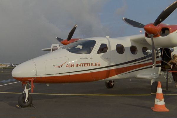 L'un des TECNAM P2012 STOL de la compagnie "Saint-Barth Executive", dédié au service baptisé "Air Inter îles, by SBH Executive" - 07/2024.