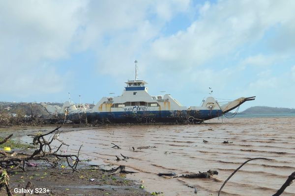 La circulation des barges entre Petite-Terre et Grande-Terre n'est pas encore rétablie