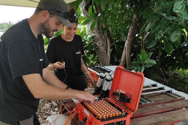 Les artificiers ne ménagent pas leurs efforts.