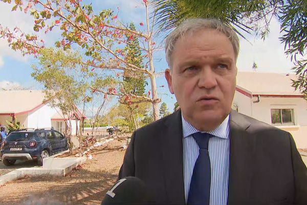 Le ministre des Outre-mer François-Noël Buffet évoque la situation en Martinique lors de son déplacement en Nouvelle-Calédonie.