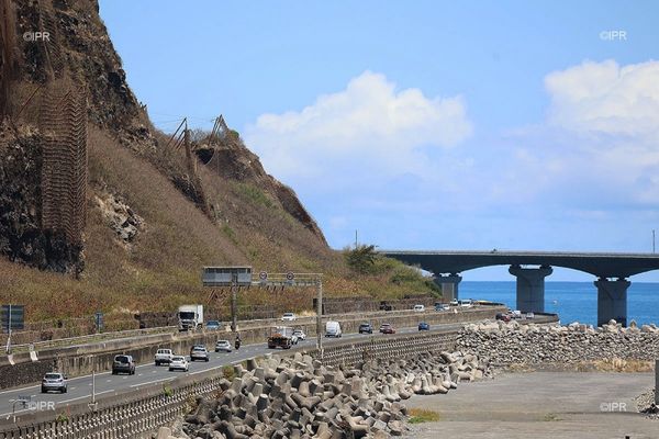 Le chantier de la Nouvelle Route du Littoral n'est pas terminé à La Réunion.