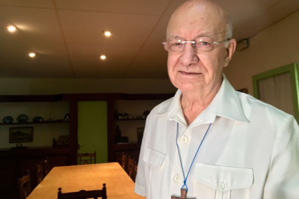 Mgr Aubry et la salade de palmistes