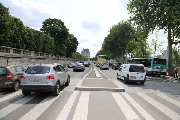 Des dizaines de milliers de voitures, cars et deux roues empruntent chaque jour le quai Aimé Césaire