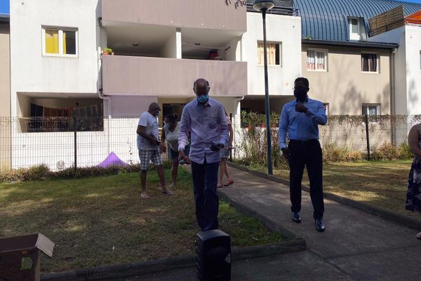 La CNL organisait une conférence pour alerter sur l'insalubrité d'un immeuble d'habitation à Sainte-Marie