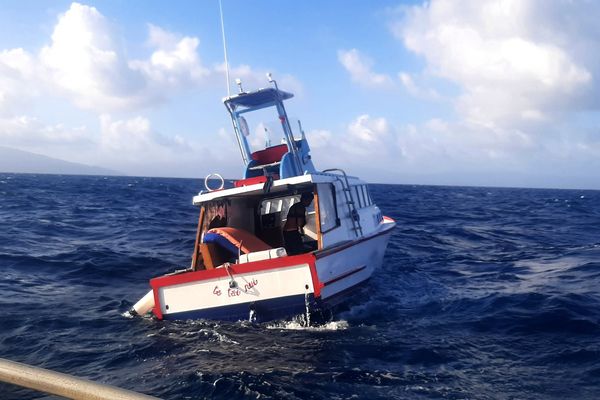 Le bonitier sur lequel 14 personnes avaient embarqué.