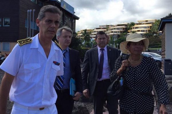 La Ministre des Outre-mer, George Pau Langevin, et le Préfet de La Réunion, Dominique Sorain, ce vendredi 24 avril sur le port de Saint-Gilles