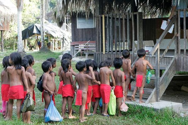 Guyane : Dans le Haut-Maroni, les élèves veulent un collège pour éviter le déracinement