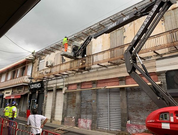 Saint Denis Un Immeuble Vetuste Menace De S Effondrer La Rue Jean Chatel