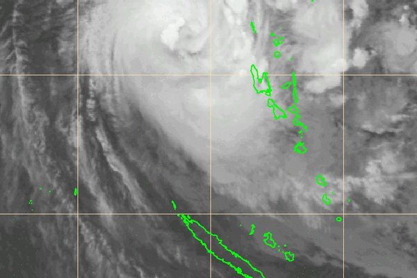 Vue satellite cyclone Donna 7 mai 6 heures