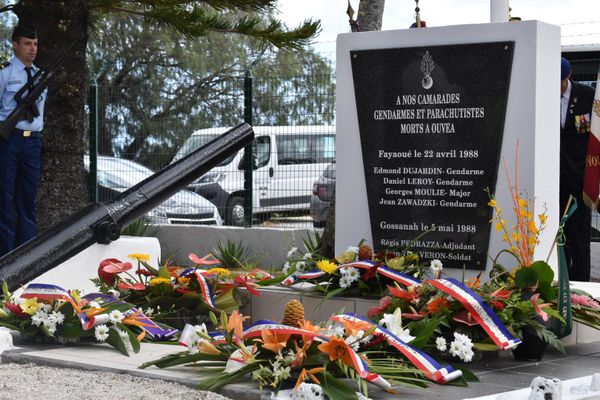 Le monument aux morts de la gendarmerie d'Ouvéa