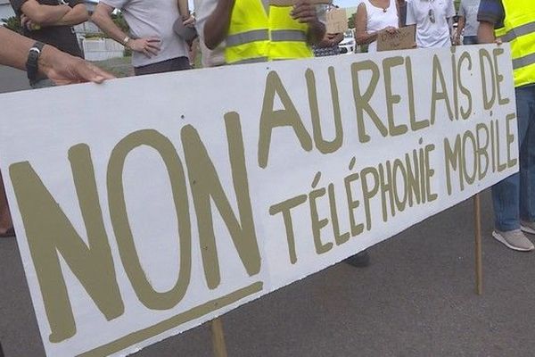 manifestation riverains contre antenne relais téléphonie Plaine Saint-Paul 060419