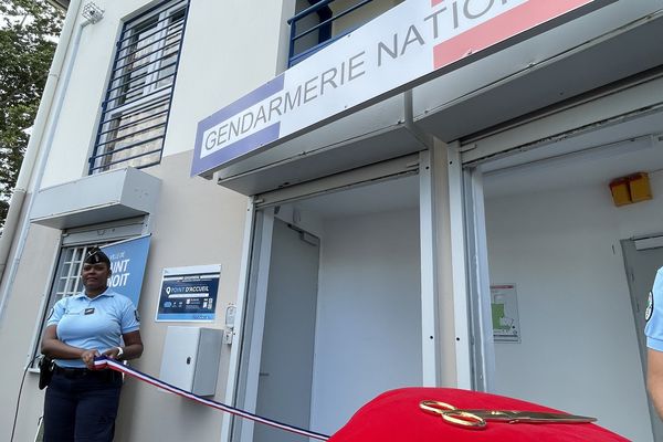 Marie Guévenoux inaugure une nouvelle brigade de gendarmerie à Bras-Fusil