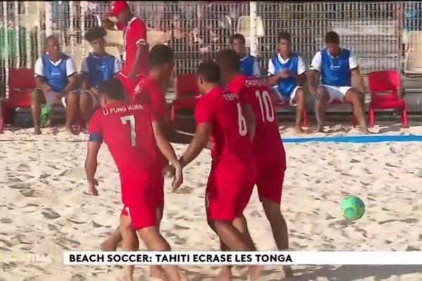 Beach soccer : Tahiti écrase les Tonga 23 à 1