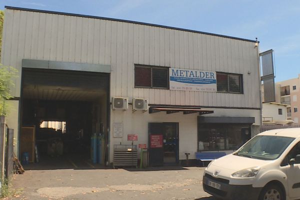 A Saint-Denis, des salariés de l'entreprise Metalder sont en grève depuis le 10 décembre. 