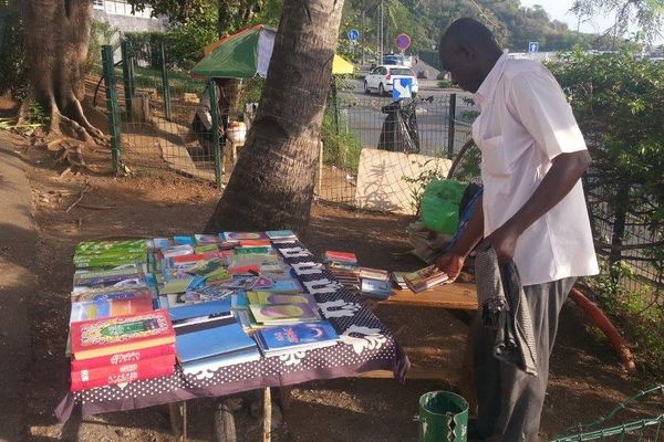 Vendeur Livres Coranniques à Mayotte