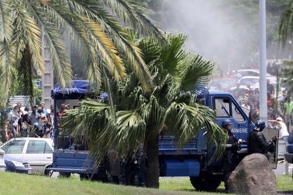 Forces de l'ordre conflit social La Réunion