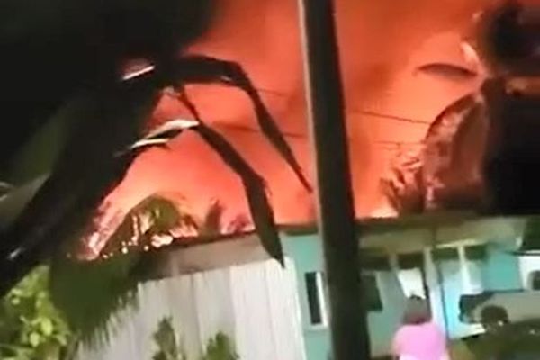 Dans l'incendie, le couple a été brûlé. La femme et son compagnon ont été évacués vers les hôpitaux. de Raiatea et Tahiti.