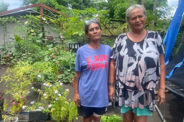 Salomé, à gauche, et son potager qui lui permet de vivre