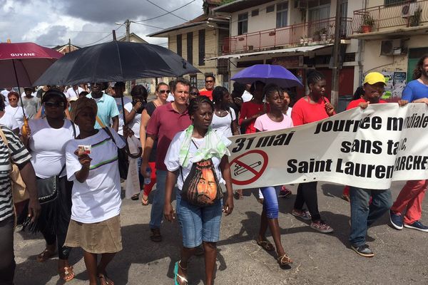 La marche contre ltabac à Saint-Laurent