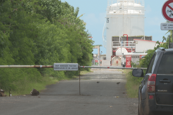 Le village de Halalo bloque l'accès au dépôt d'hydrocarbure SWAFEPP