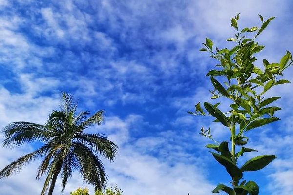 Ciel bleu et nuageux septembre 2020