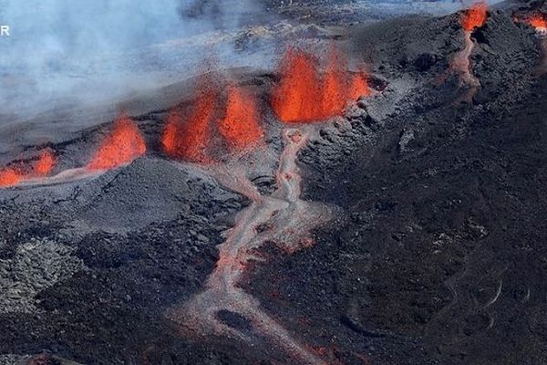 Troisième jour d'éruption au Piton de la Fournaise