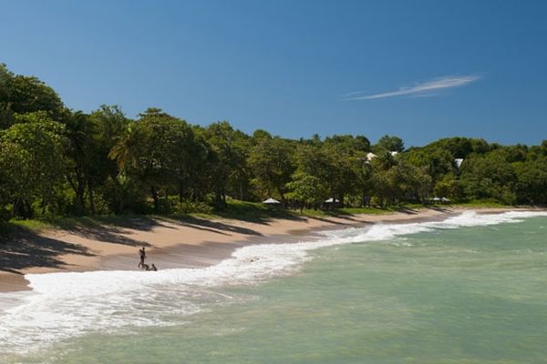 La plage de Deshaies en Guadeloupe