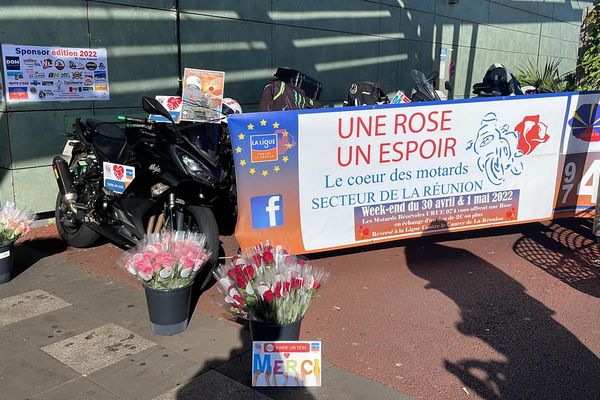 Motards Association une rose un espoir fleurs