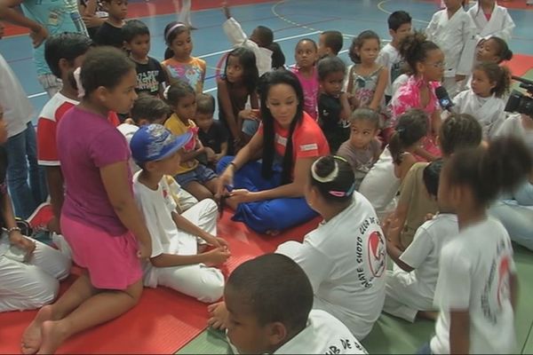 aux jeunes membres du club