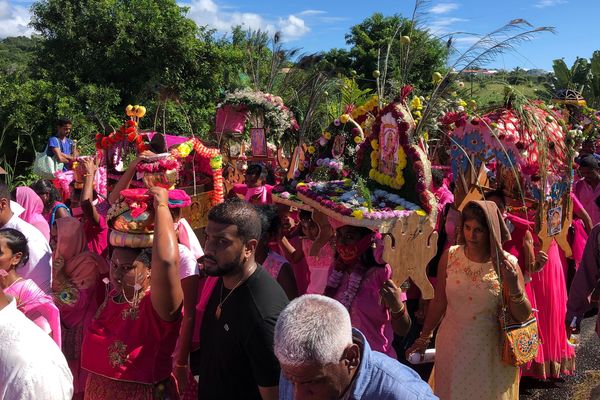 Saint-Benoît : défilé du Cavadee