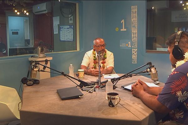 Etuato Mulikiha'amea dans l'émission "si vous êtes élu député"