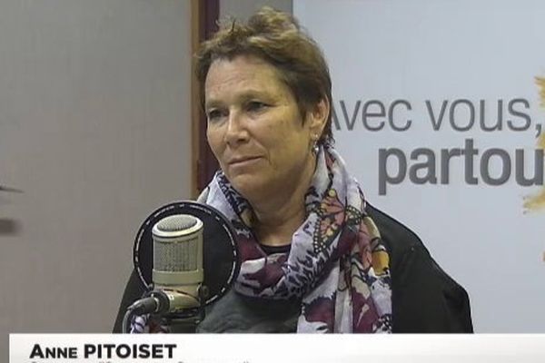 Anne Pitoiset dans les studios d'NC1ère