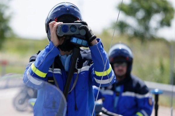 Illustration. Les gendarmes ont arrêté ce dimanche après-midi un conducteur roulant 2 fois plus vite que la vitesse autorisée.