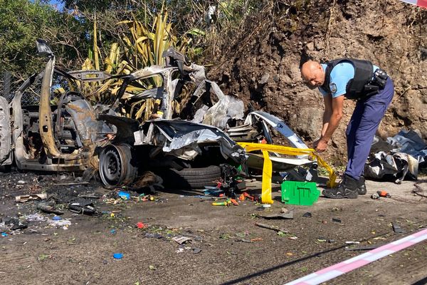 Le véhicule d'un artisan a explosé ce mardi 8 octobre au matin à l'Entre-Deux.